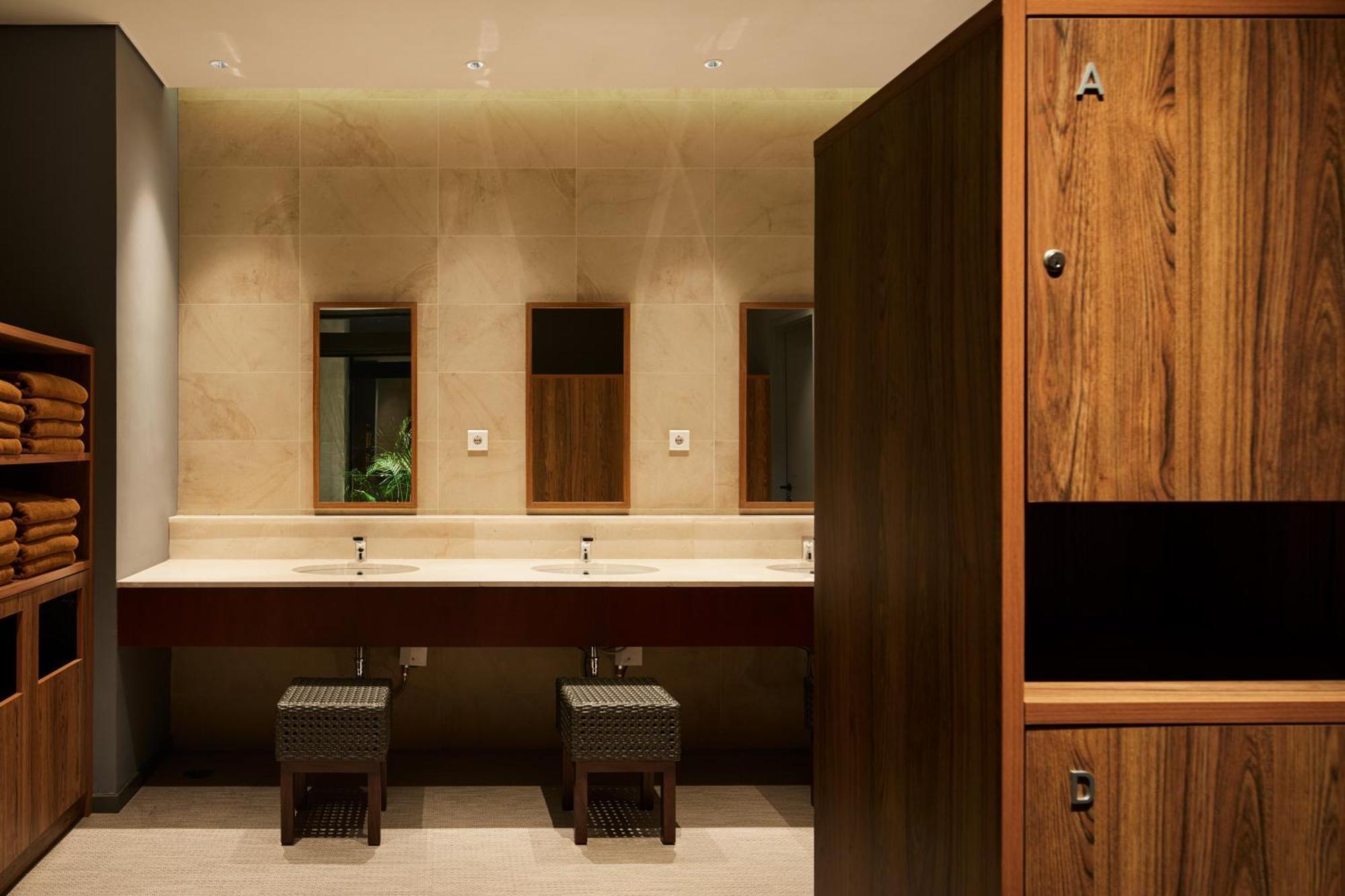 Isoras Hotel 4*